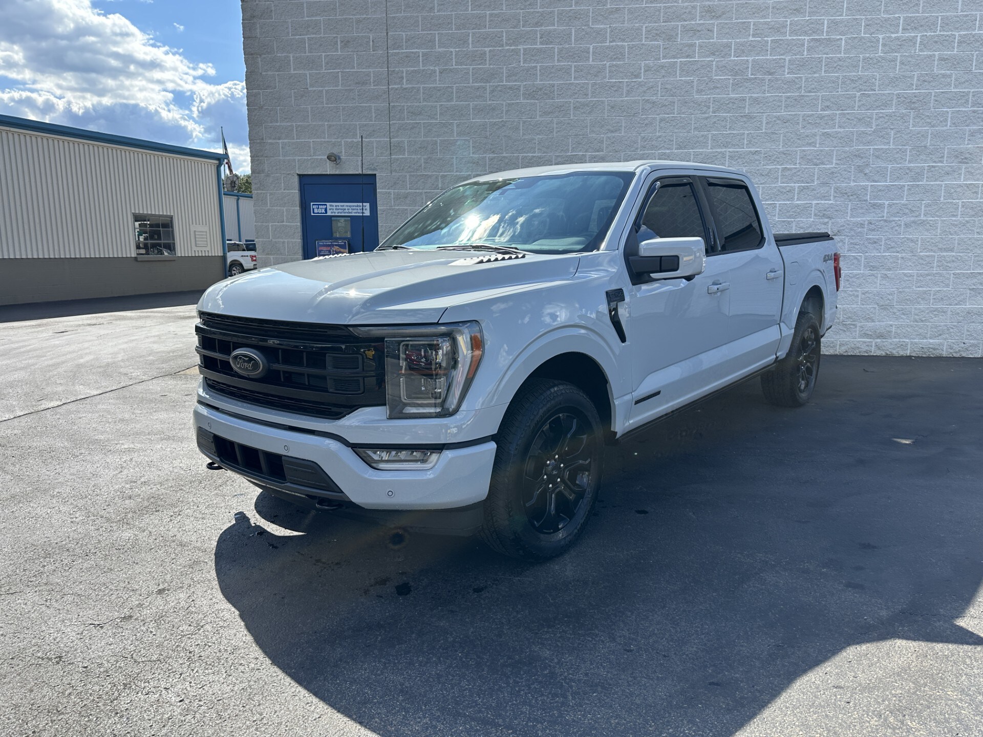 2023 Ford F-150 Lariat photo 2