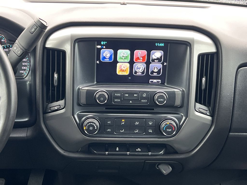 2018 Chevrolet Silverado 1500 LT photo 3