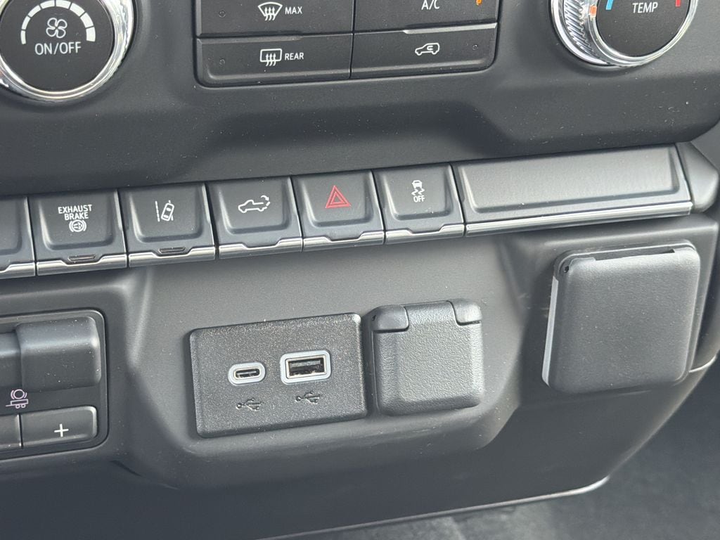 2026 GMC Sierra 3500HD Pro - Photo 7