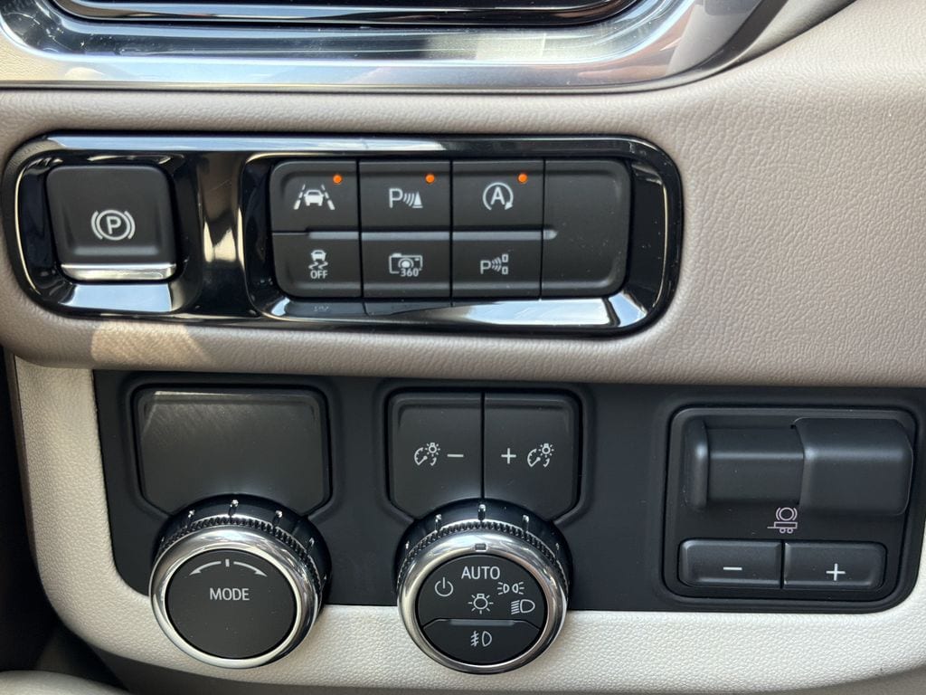 2026 GMC Yukon Denali - Photo 10
