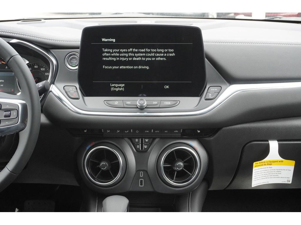 2025 Chevrolet Blazer 3LT photo 2