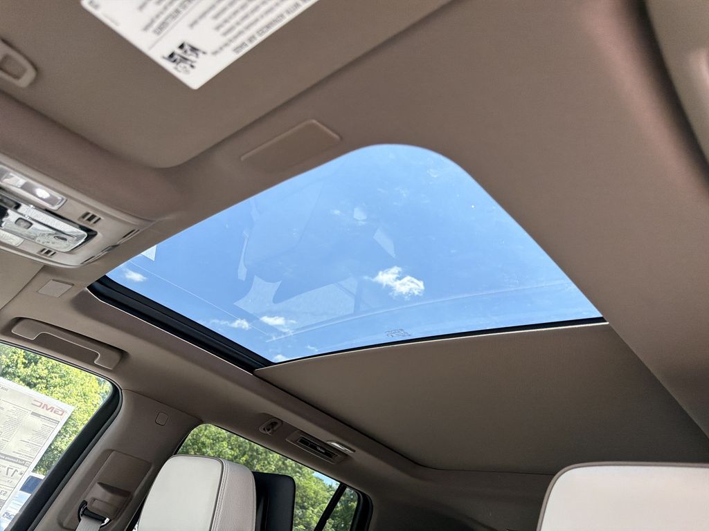 2026 GMC Yukon Denali - Photo 12