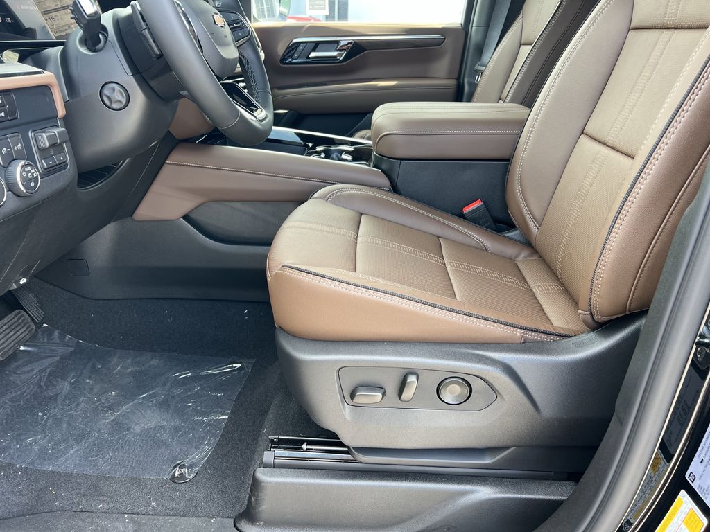 2025 Chevrolet Suburban High Country - Photo 18