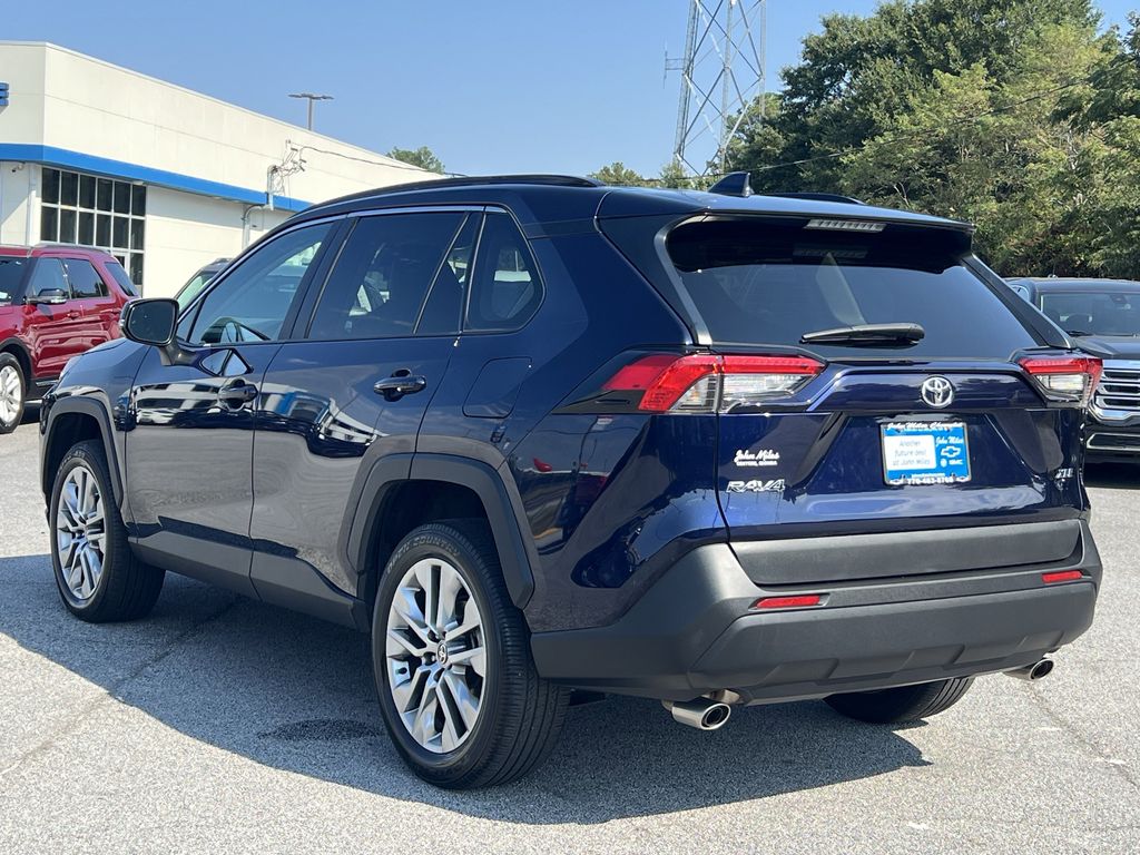 2022 Toyota RAV4 XLE Premium photo 3