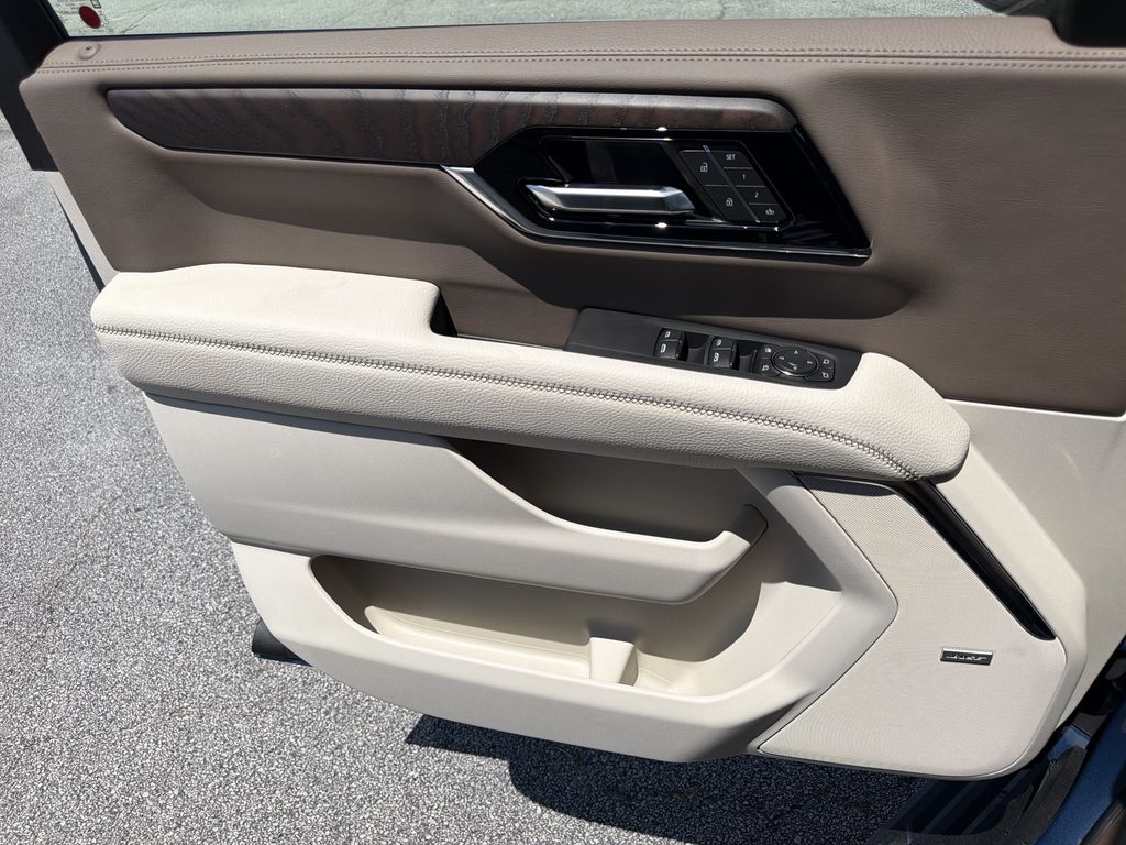 2026 GMC Yukon Denali - Photo 13
