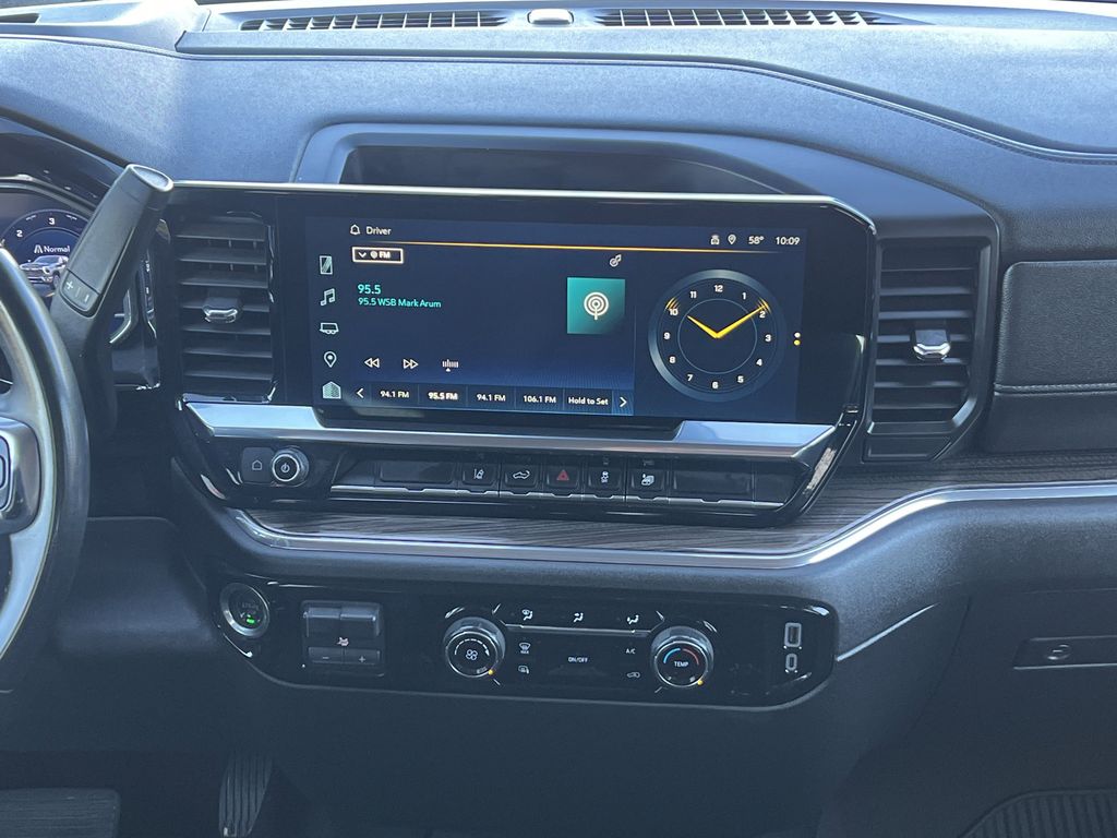 2024 Chevrolet Silverado 2500HD LT photo 3