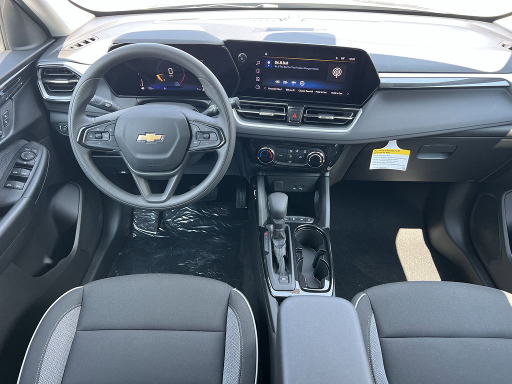 2026 Chevrolet Trailblazer LT photo 2