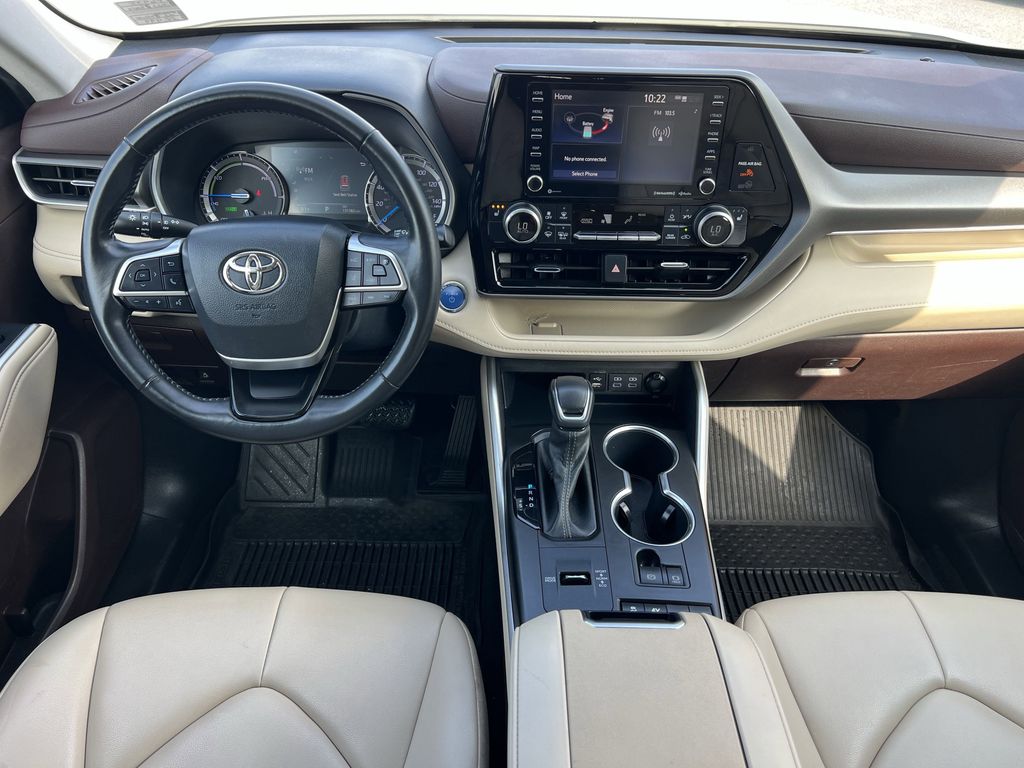 2022 Toyota Highlander Hybrid XLE photo 2