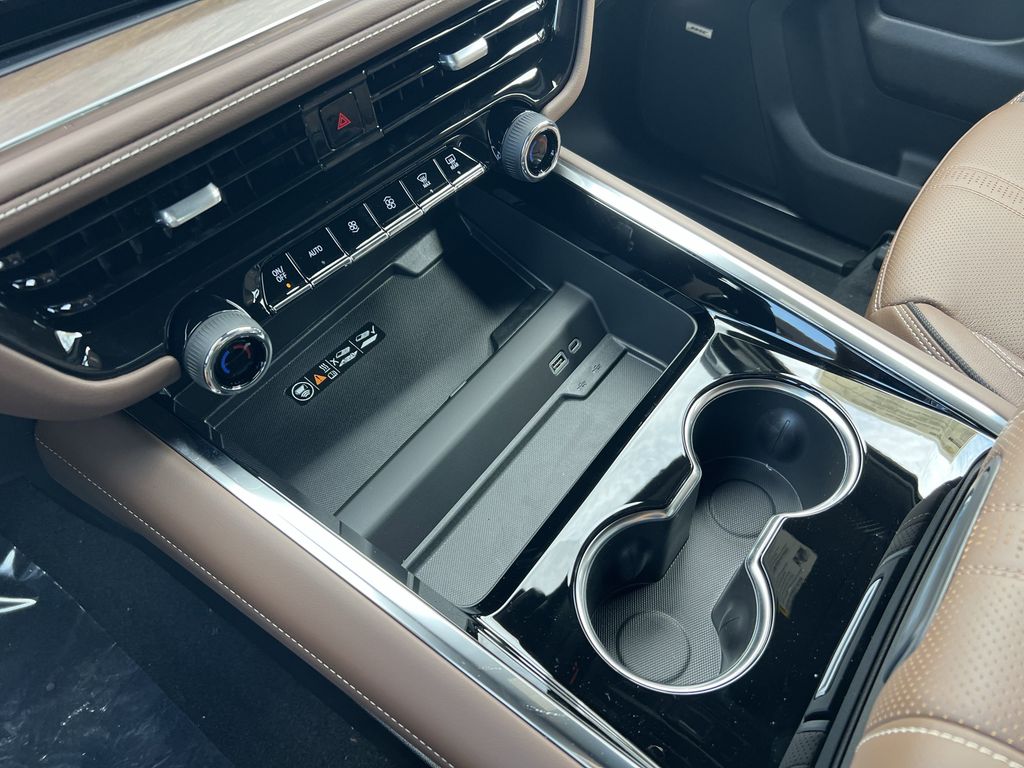 2025 Chevrolet Suburban High Country - Photo 7