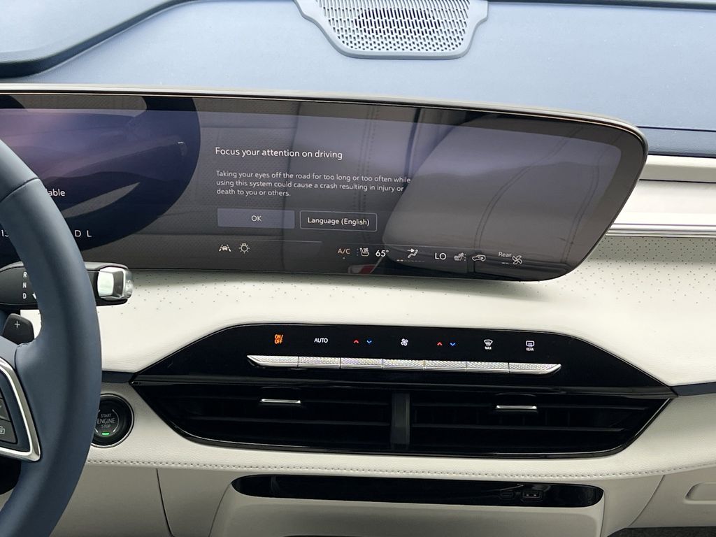 2025 Buick Enclave Avenir photo 2