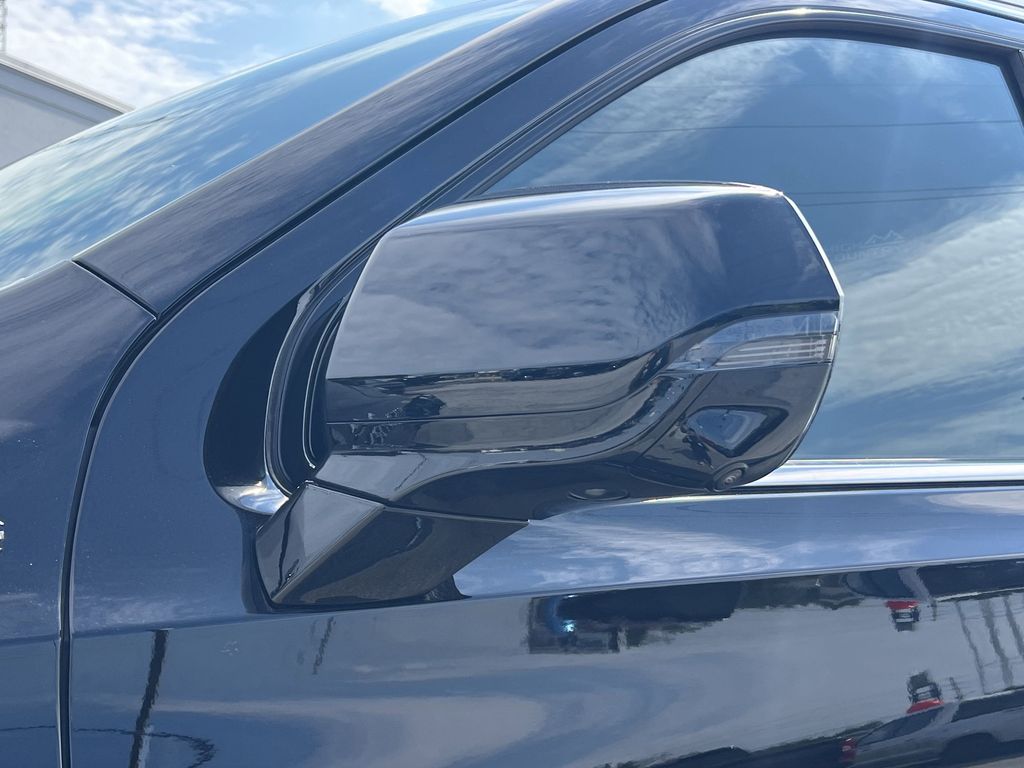 2025 Chevrolet Suburban High Country - Photo 30