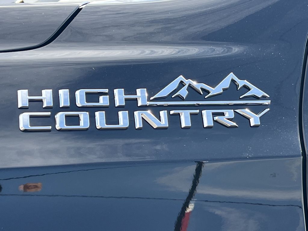 2025 Chevrolet Suburban High Country - Photo 32