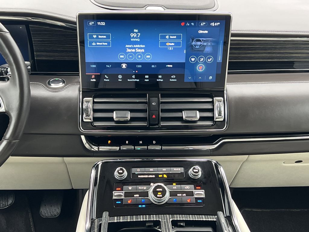 2023 Lincoln Navigator Black Label photo 3