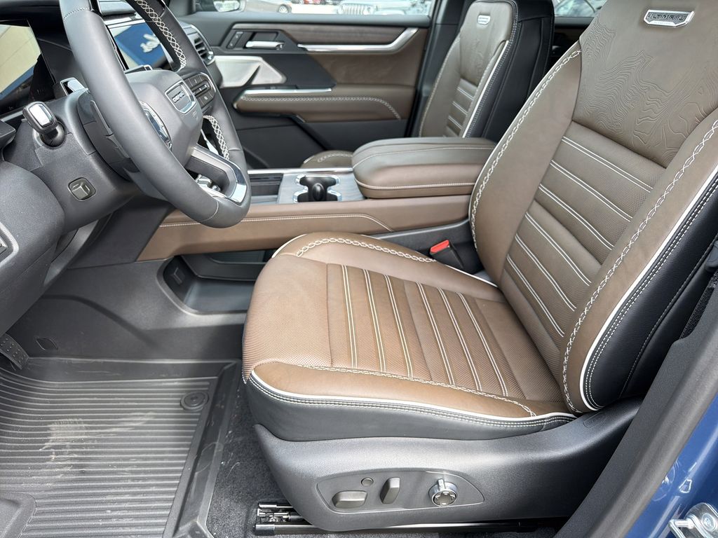 2026 GMC Acadia Denali Ultimate - Photo 14