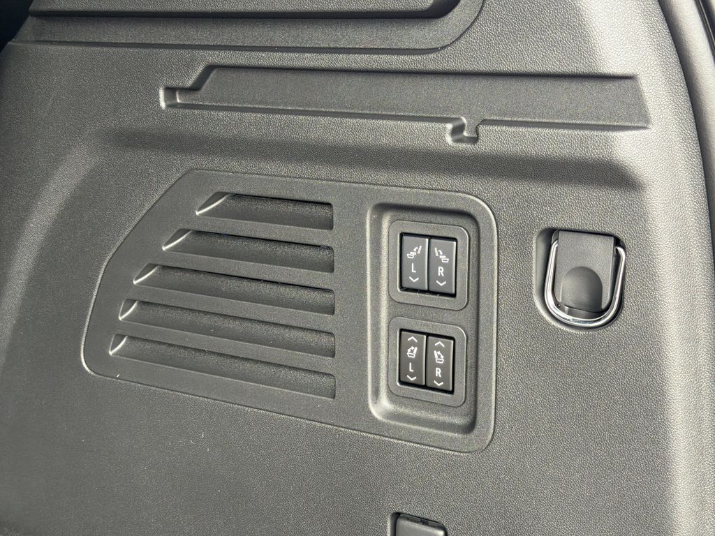 2026 GMC Acadia Denali Ultimate - Photo 19
