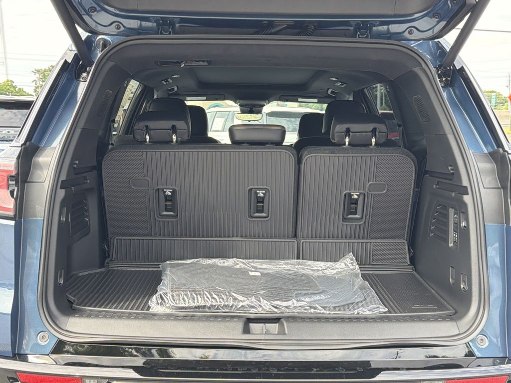 2026 GMC Acadia Denali Ultimate - Photo 18