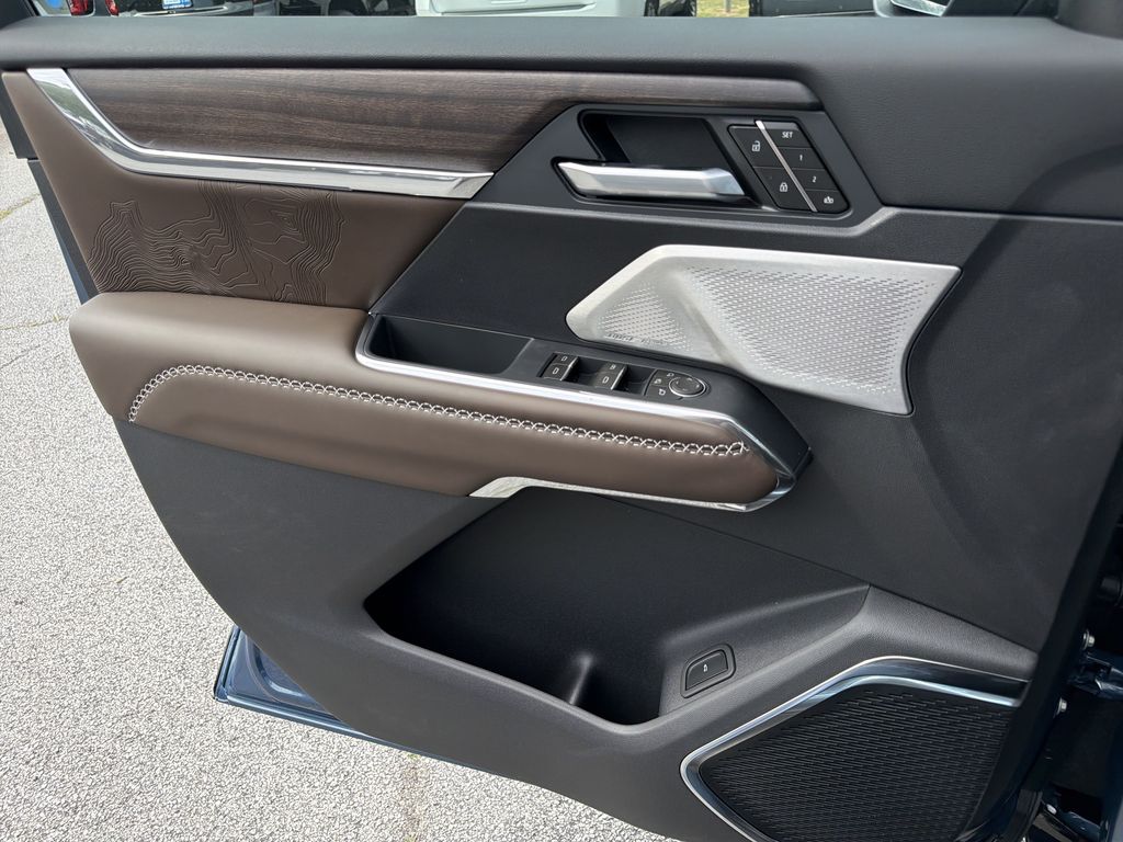 2026 GMC Acadia Denali Ultimate - Photo 12