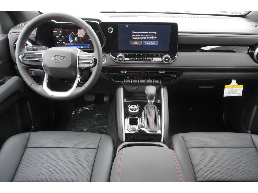 2025 Chevrolet Colorado Z71 photo 2