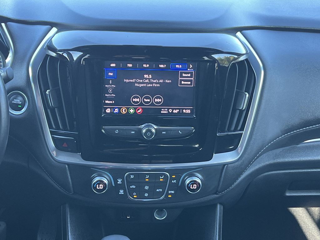 2022 Chevrolet Traverse Cloth photo 2
