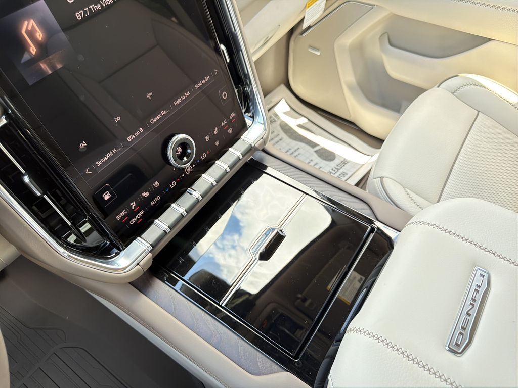 2026 GMC Yukon Denali - Photo 7