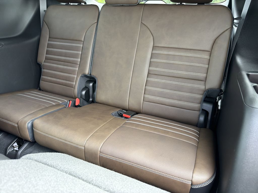 2026 GMC Acadia Denali Ultimate - Photo 17
