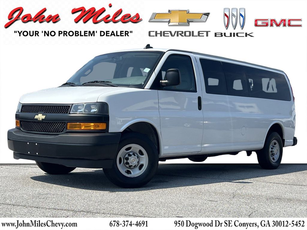 2023 Chevrolet Express Passenger LS's photo
