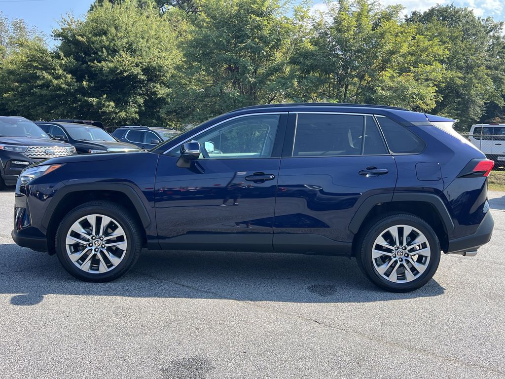 2022 Toyota RAV4 XLE Premium photo 2