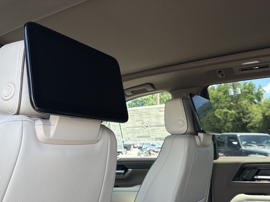 2026 GMC Yukon Denali - Photo 18