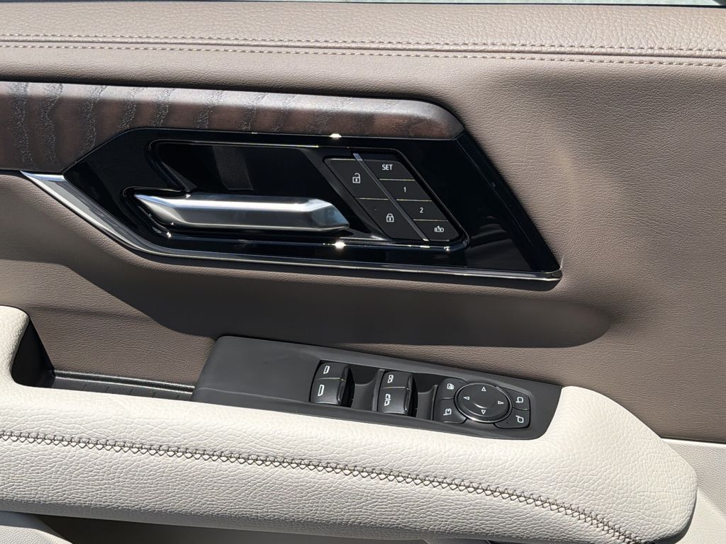 2026 GMC Yukon Denali - Photo 14