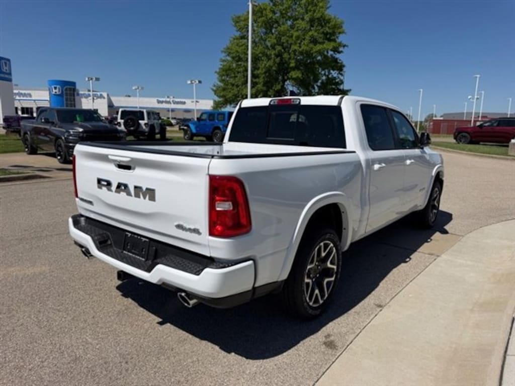 New 2026 Ram 1500 LARAMIE CREW CAB 4X4 5'7 BOX Pickup
