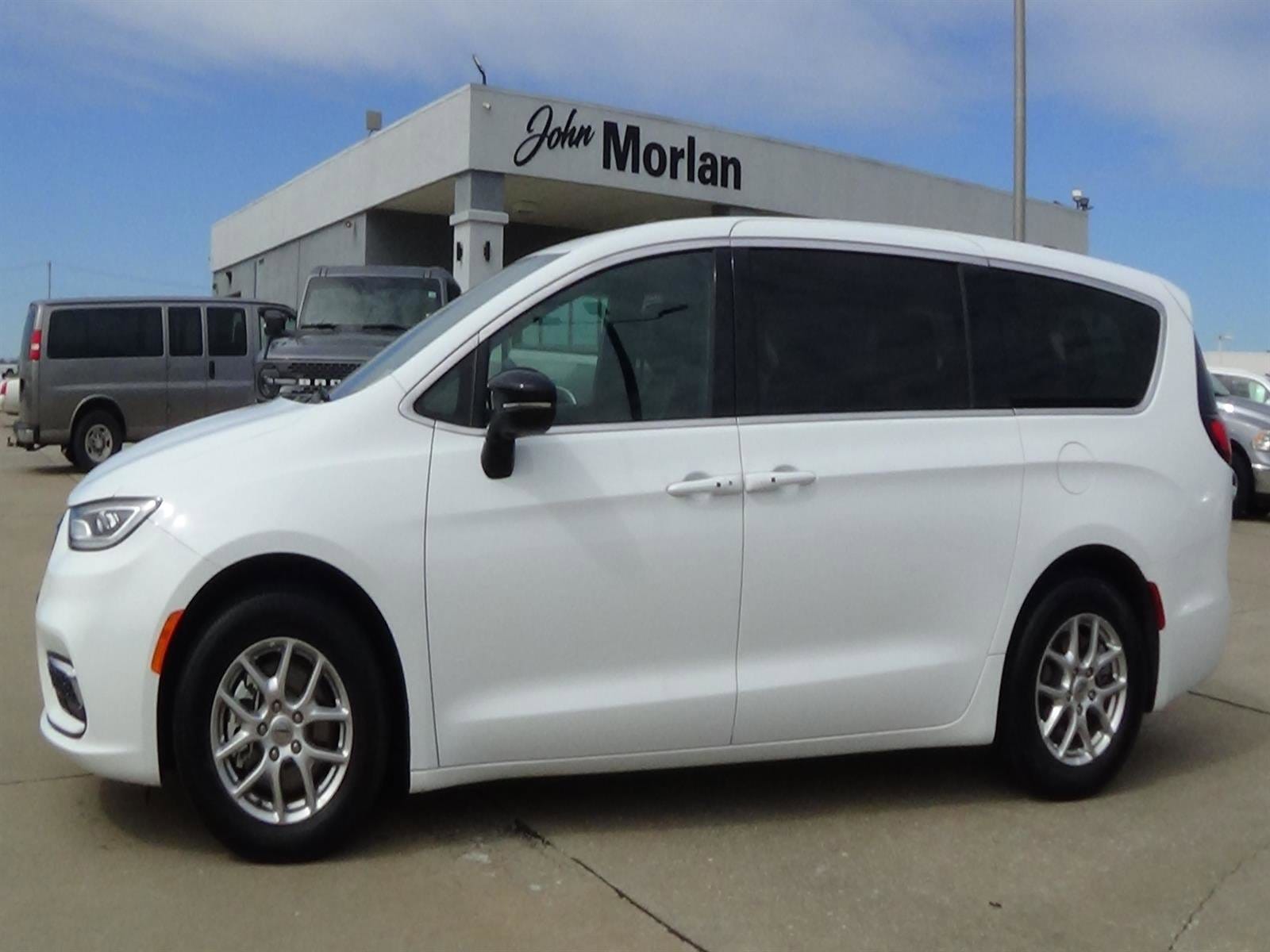 2025 Chrysler Pacifica Select FWD 