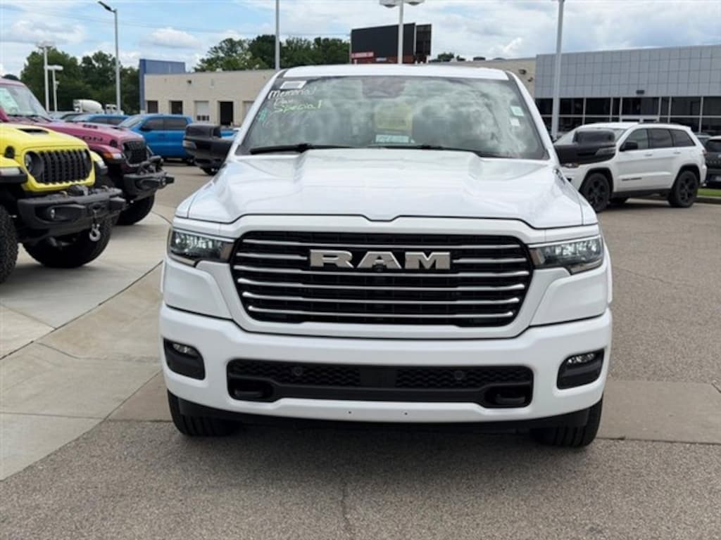 New 2026 Ram 1500 LARAMIE CREW CAB 4X4 5'7 BOX Pickup