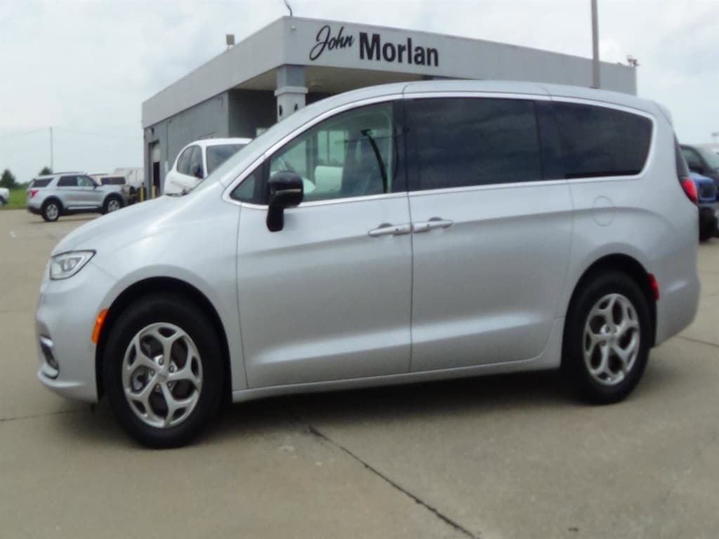 Used 2024 Chrysler Pacifica Limited Van Passenger Van