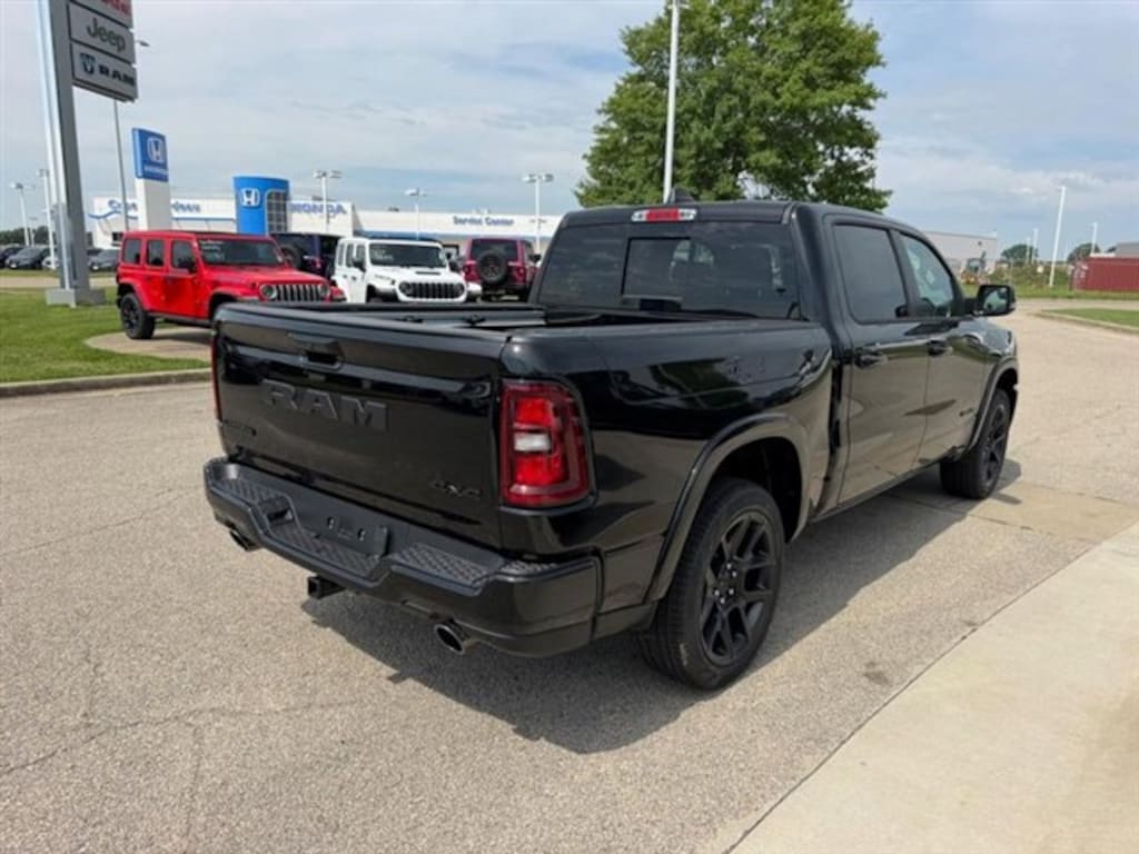 New 2026 Ram 1500 LARAMIE CREW CAB 4X4 5'7 BOX Pickup