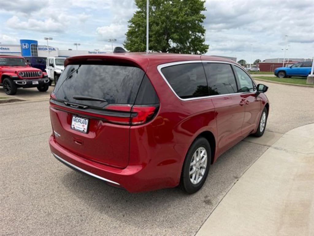 New 2027 Chrysler Pacifica SELECT Passenger Van