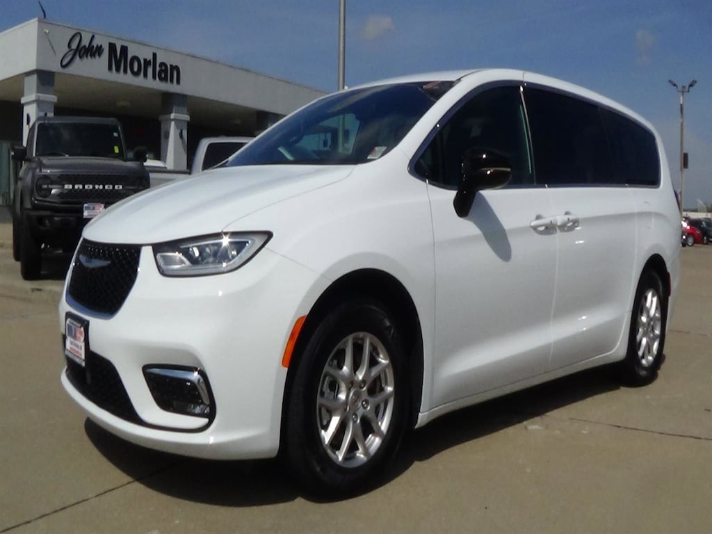 Used 2025 Chrysler Pacifica Select Van Passenger Van