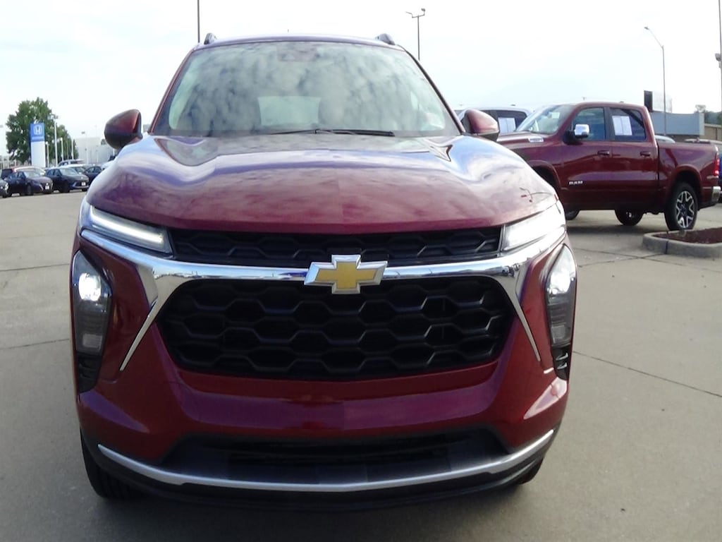 Used 2025 Chevrolet Trax LT SUV