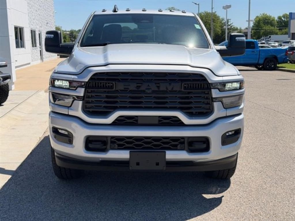New 2026 Ram 2500 BIG HORN CREW CAB 4X4 6'4 BOX Pickup