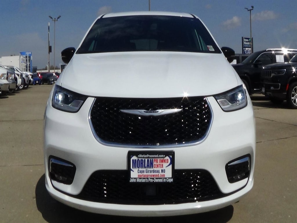 Used 2025 Chrysler Pacifica Select Van Passenger Van