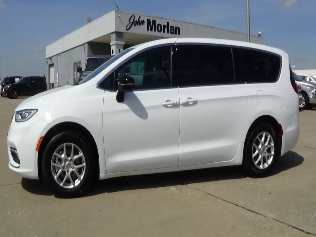 Used 2025 Chrysler Pacifica Select Van Passenger Van