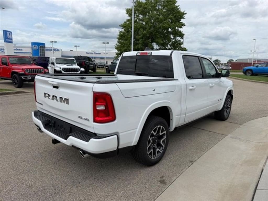 New 2026 Ram 1500 LARAMIE CREW CAB 4X4 5'7 BOX Pickup