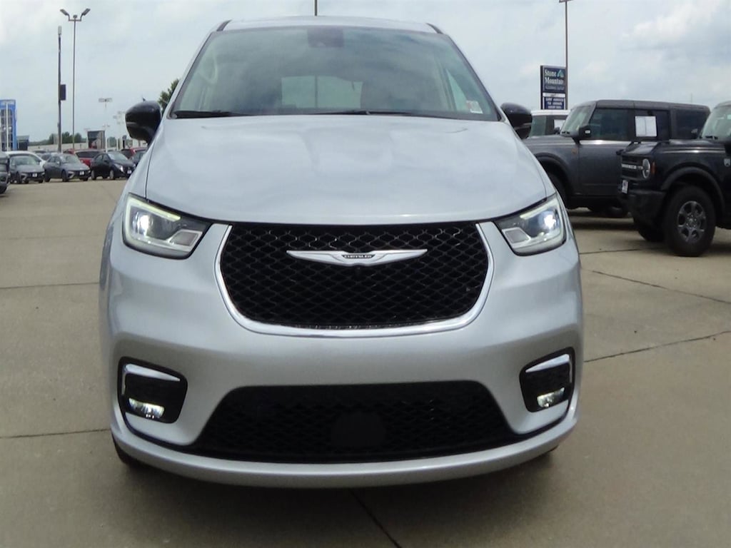 Used 2024 Chrysler Pacifica Limited Van Passenger Van