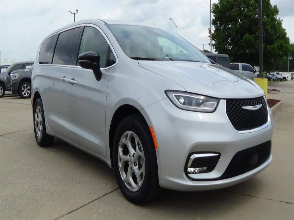Used 2024 Chrysler Pacifica Limited Van Passenger Van