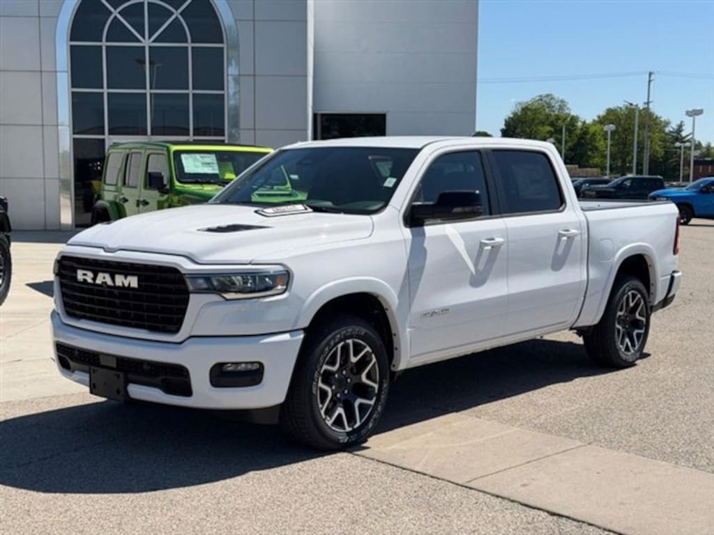 New 2026 Ram 1500 LARAMIE CREW CAB 4X4 5'7 BOX Pickup