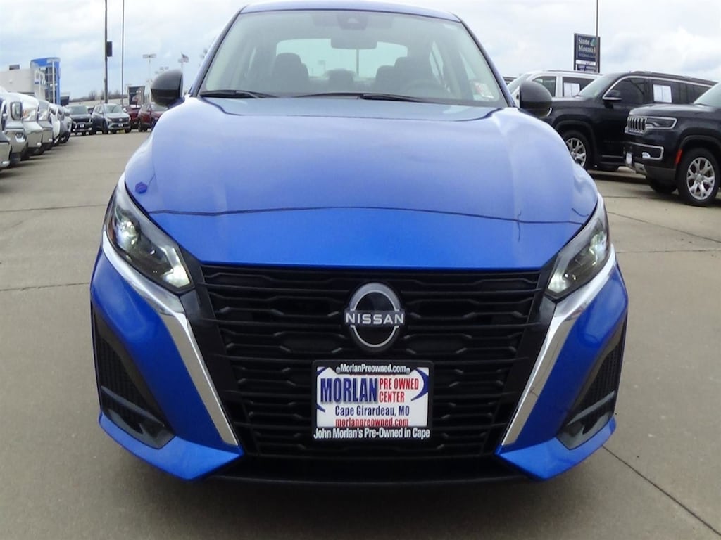 Used 2025 Nissan Altima SV Sedan