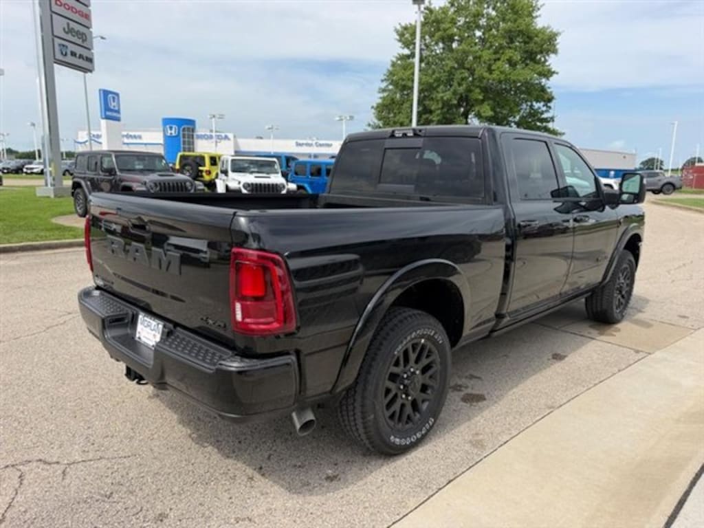 New 2026 Ram 2500 LIMITED CREW CAB 4X4 6'4 BOX Pickup