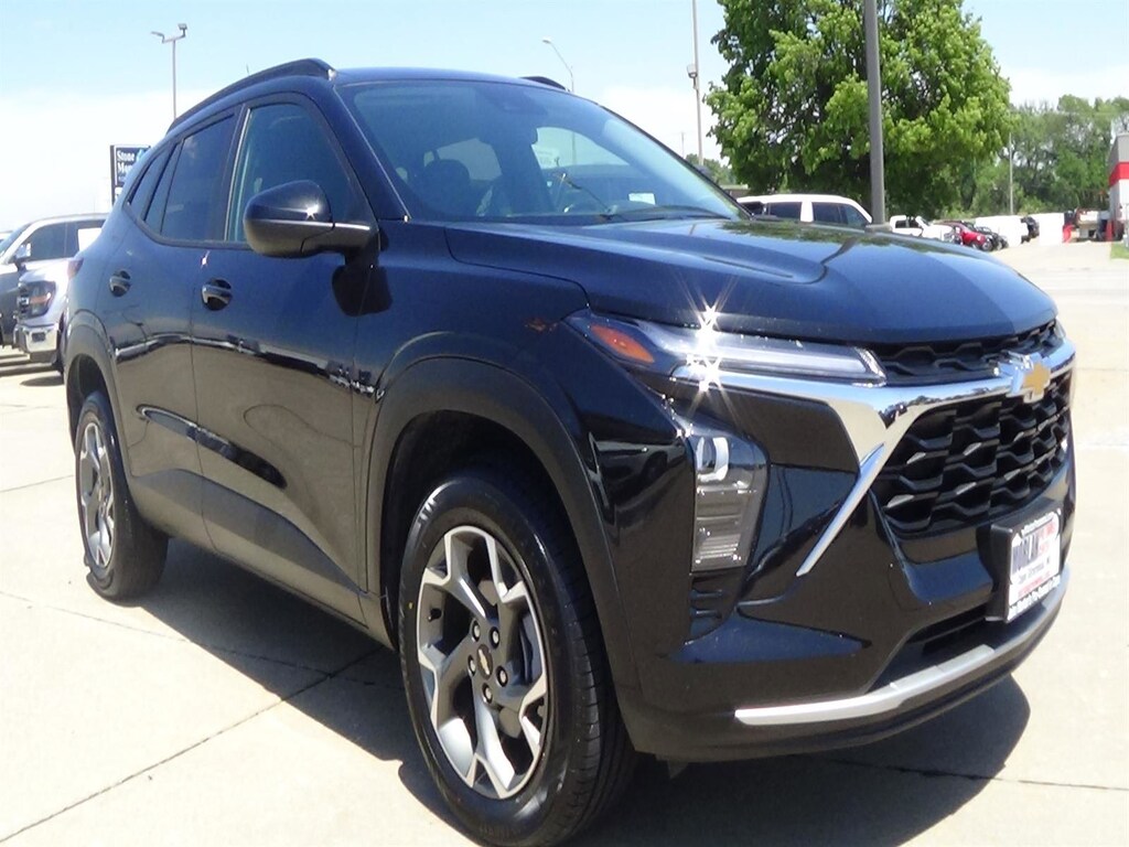 Used 2025 Chevrolet Trax LT SUV