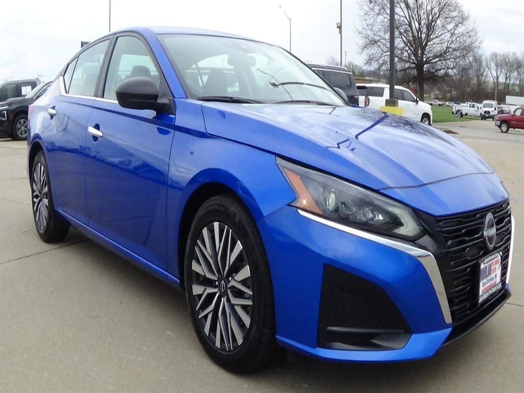 Used 2025 Nissan Altima SV Sedan