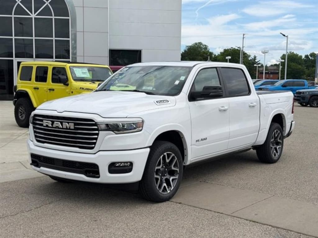 New 2026 Ram 1500 LARAMIE CREW CAB 4X4 5'7 BOX Pickup