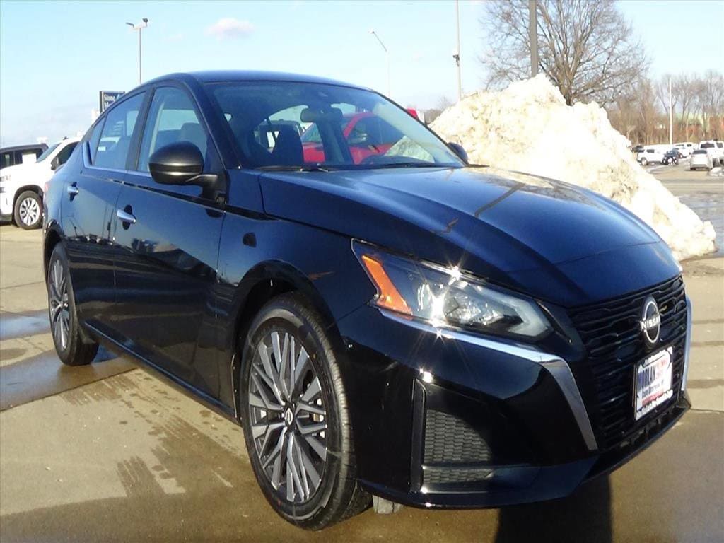 Used 2025 Nissan Altima SV Sedan